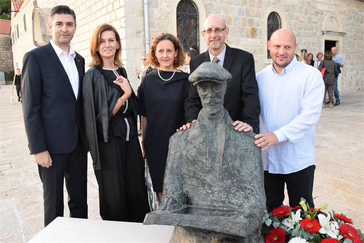 Slika /arhiva/Foto_2019/Cavtat otkriven spomenik V Bukovcu/HN20191020315508.JPG